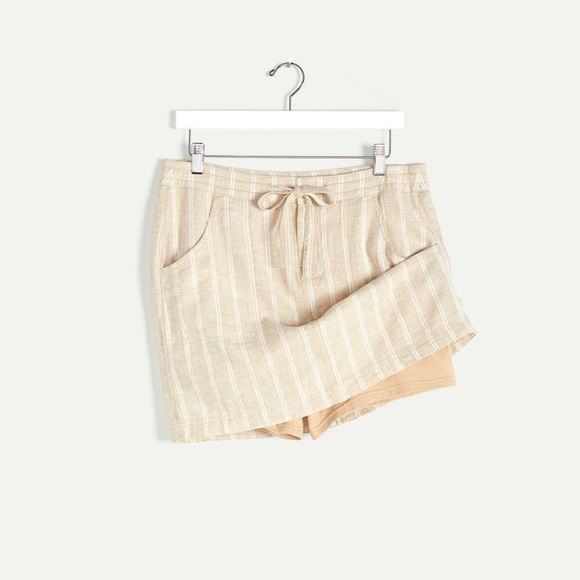 Reitmans Dresses & Skirts - NWT REITMANS Linen blend striped skort siz…